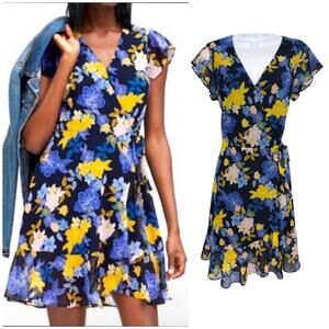 Banana Republic Wrap Dress Blue Floral Flutter Sleeve V Neck  Size 6 Tall